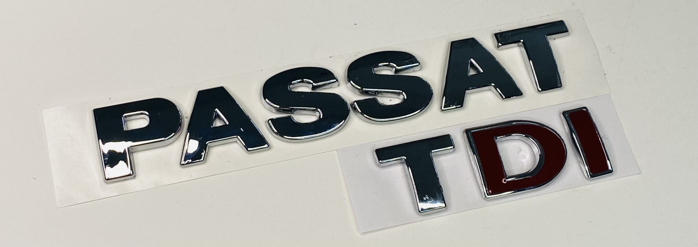 VW%20PASSAT%20B5%20B5,5%201997%20-%202005%20İKİ%20KIRMIZI%20TDİ%20BAGAJ%20YAZISI%20SET