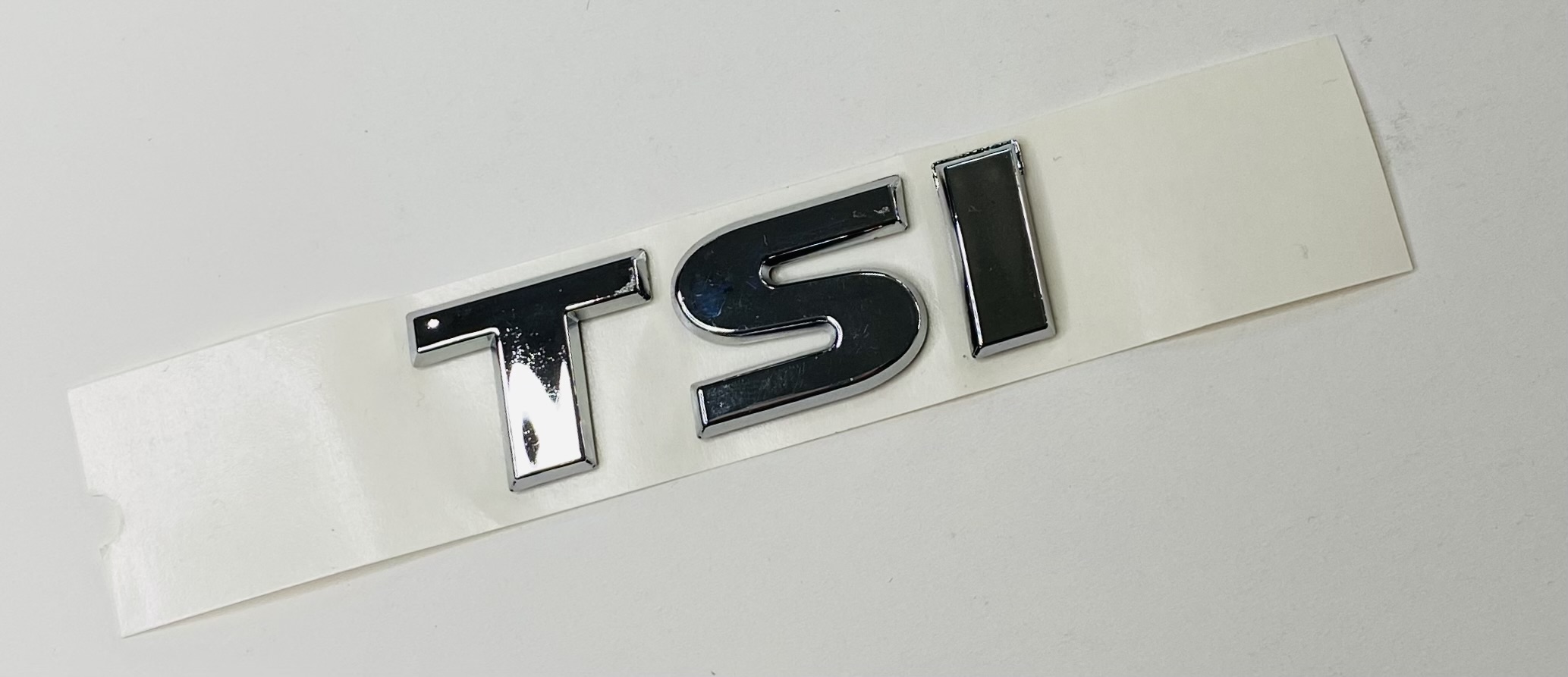 VOLKSWAGEN%20TSİ%202010%20-%202014%20ARKA%20BAGAJ%20YAZISI%20KROM