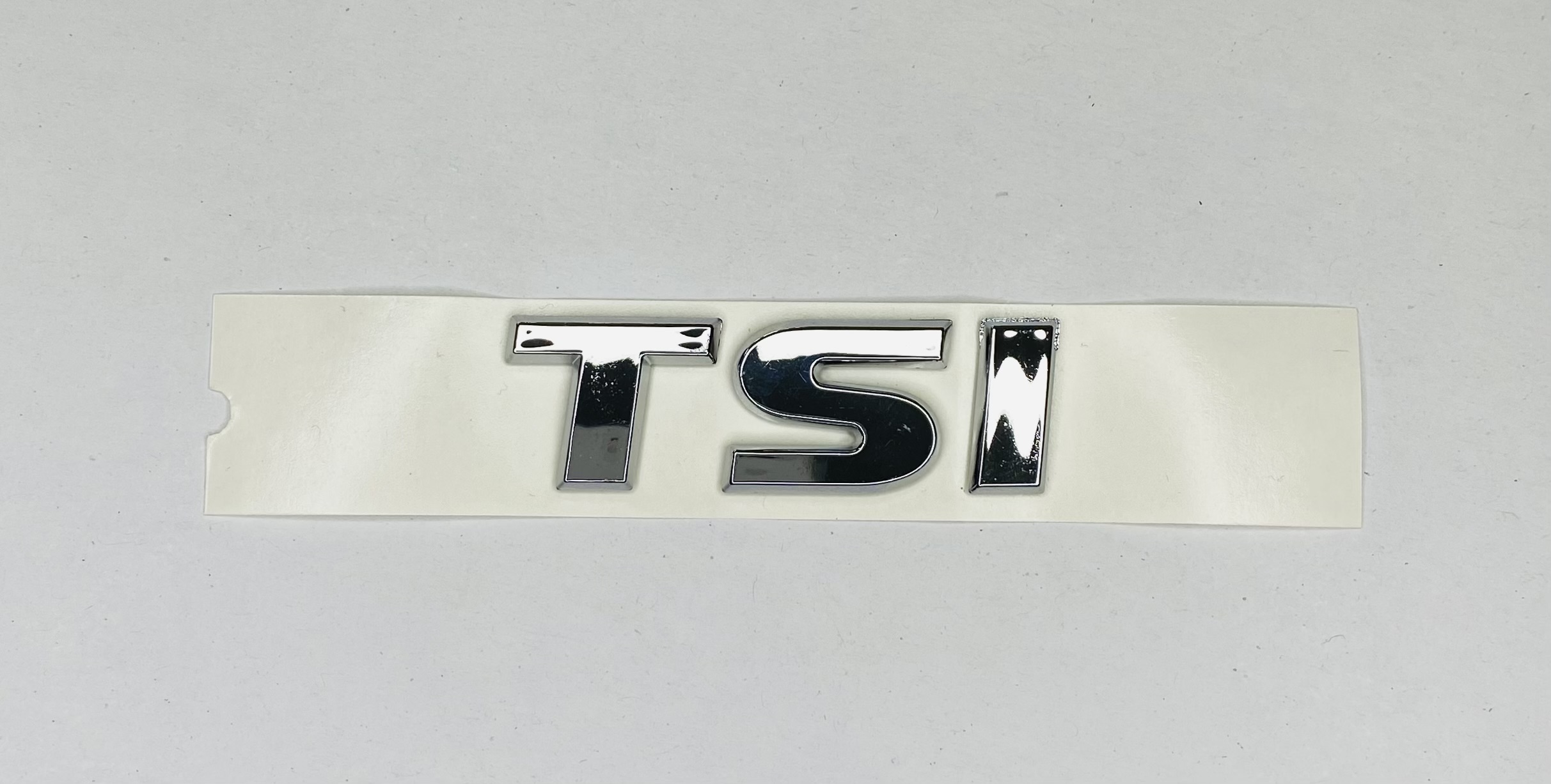 VOLKSWAGEN%20TSİ%202010%20-%202014%20ARKA%20BAGAJ%20YAZISI%20KROM